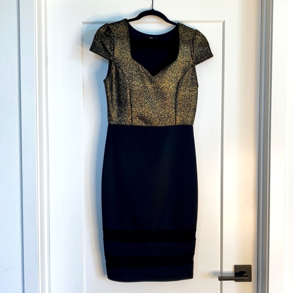 Alt. B Black & Gold Short Sleeve Midi Dress. Size L